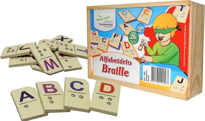 Aluna de magistério produz alfabeto em Braille com materiais