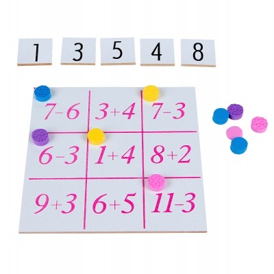 Adição com bolas de brinquedo colorido. jogo de matemática